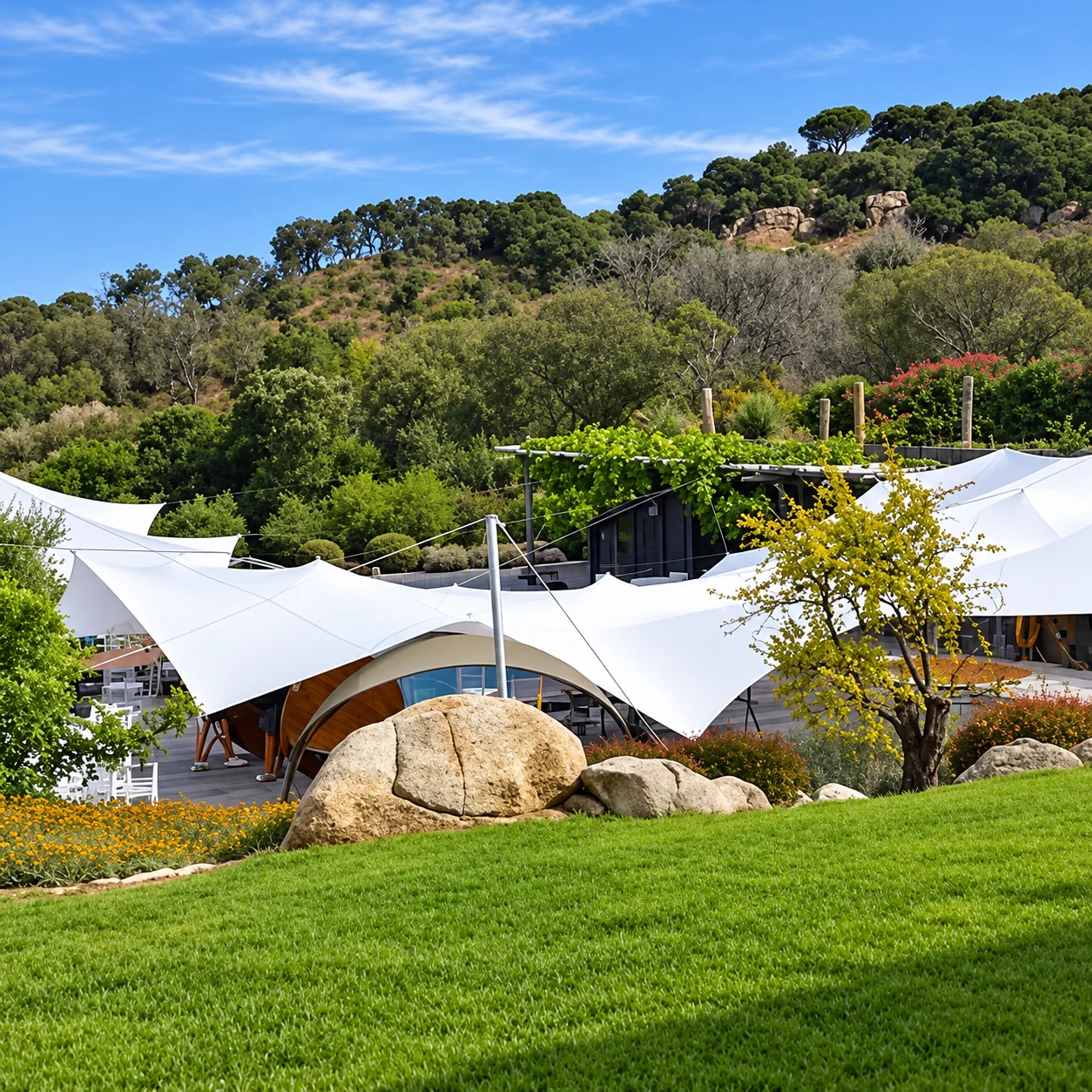 Pavillon à voiles et jardin paysager
